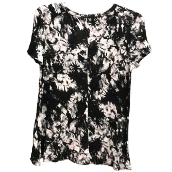 🔖FINAL SALE MUDD Black and White Tie Dye Flowy Top - Picture 3 of 8